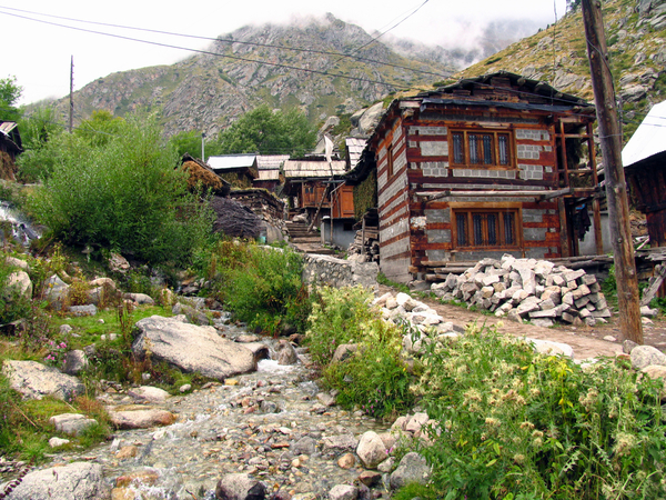 STRAATJE IN CHITKUL