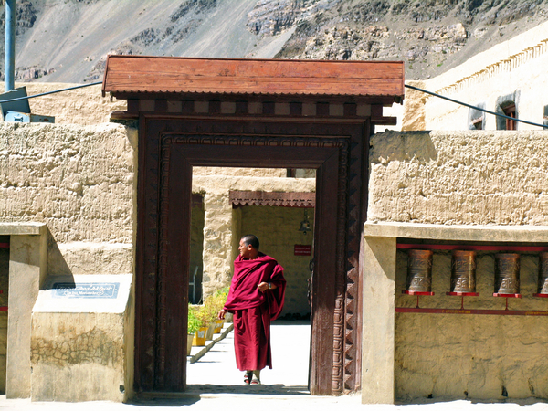 EEN MONNIK IN TABO GOMPA