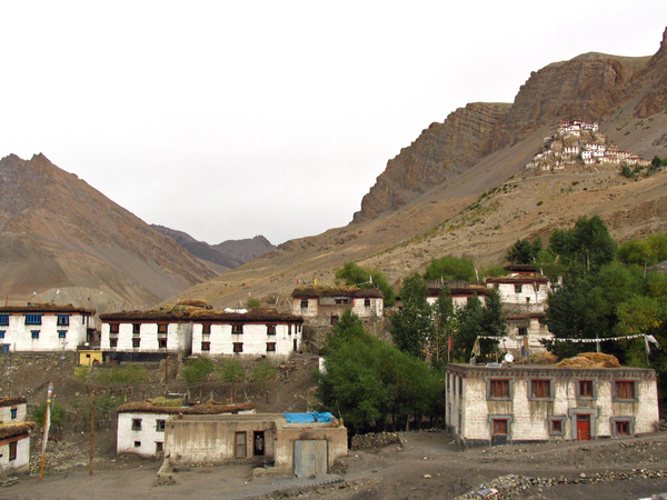 EEN EERSTE BLIK OP KI GOMPA IN DE SPITI VALLEI