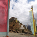 OVERAL GROTE GEBEDSVLAGGEN RONDOM KY GOMPA