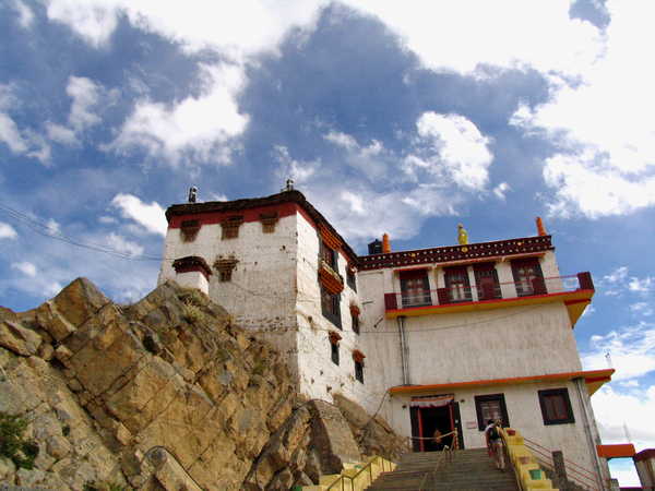 DE GEBEDSRUIMTES VAN DE KEY GOMPA