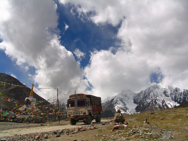 BIJ DE KUZUM LA (4551 M.)