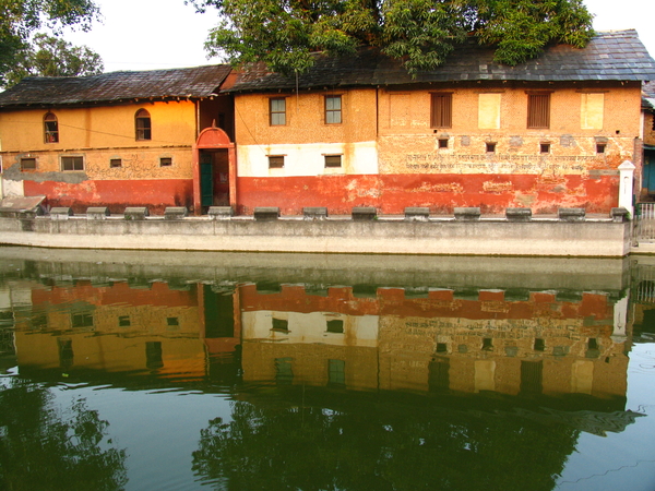 OUD HANDELSPAND IN PRAGPUR