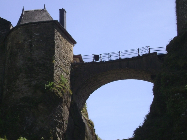 100522 Bouillon Semois Orval F Stenay Sedan B Humain 008