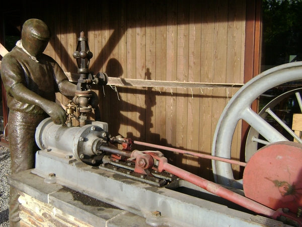 100522 Bouillon Semois Orval F Stenay Sedan B Humain 026