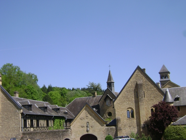 100522 Bouillon Semois Orval F Stenay Sedan B Humain 038