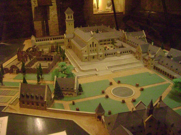 100522 Bouillon Semois Orval F Stenay Sedan B Humain 047