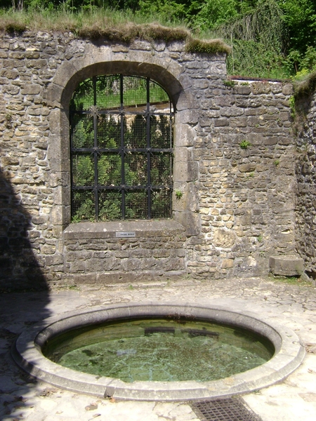 100522 Bouillon Semois Orval F Stenay Sedan B Humain 054