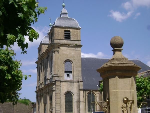 100522 Bouillon Semois Orval F Stenay Sedan B Humain 064