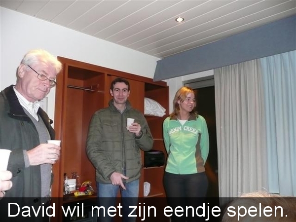 20081224 19u30 - Kasterlee kerstavond - David wil met het eendje