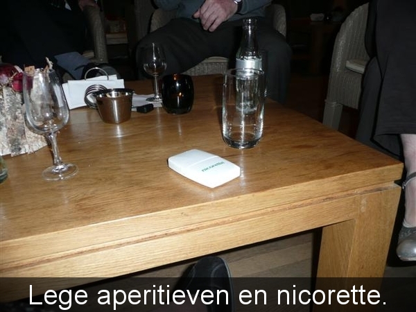 20081224 21u16 Kasterlee kerstavond - De lege aperitief en de nic