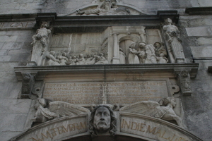 Het maagdenhuis inkompoort
