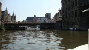 de onthoofdings brug (daar werden mensen op onthoofd ,de hoofden 