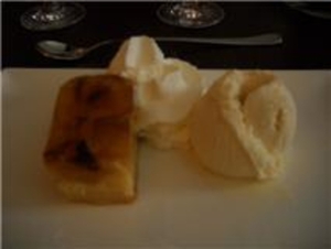 ons dessert   appeltaart met ijsroom