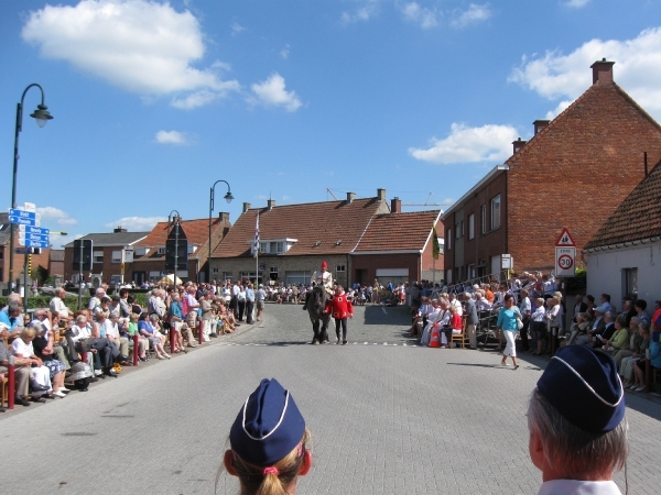 Meigem H.bloedprocessie 2011 020