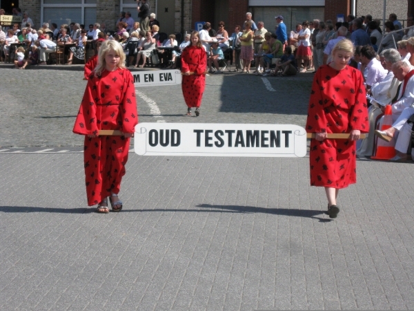 Het begin van de eigenlijke processie van Meigem