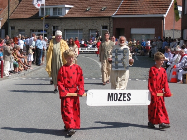 Meigem H.bloedprocessie 2011 036