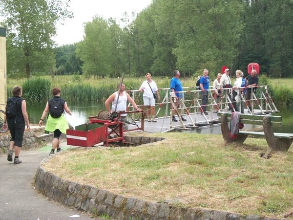 24-Overzet met veer over De Dender