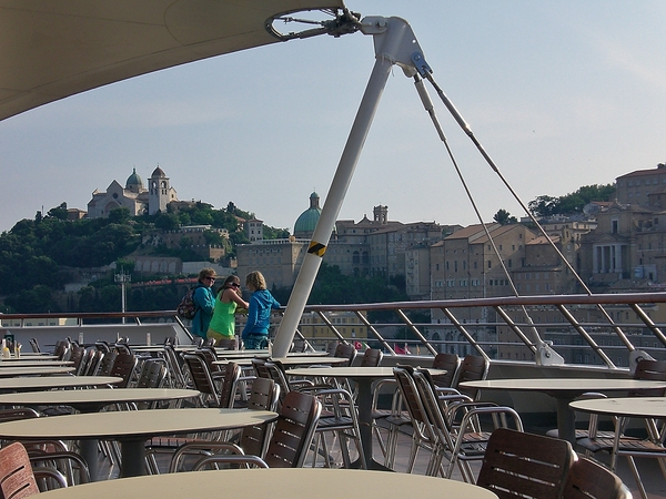 040 CIMG2122 12-6 Ancona 8 uur ontbijt deck 11