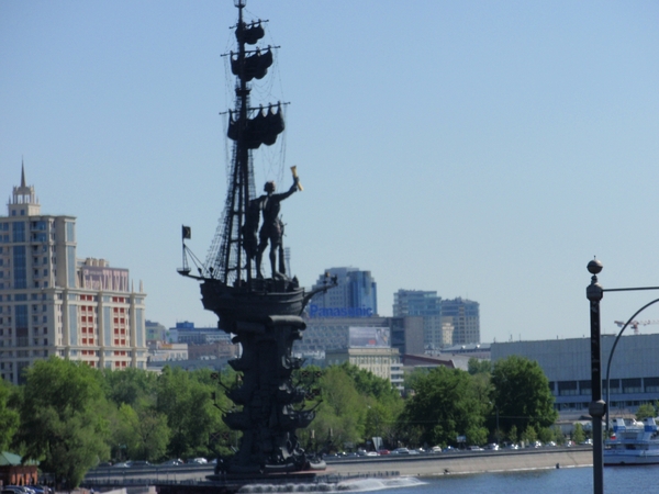 MOSKOU-Beeld van Peter-de-Grote in de Moskwa