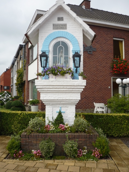 110904.MERELBEKE 011