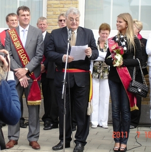 openingsrede door de burgemeester.rechts eredame Jonckhere.