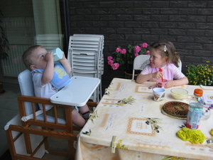 32) Eten op terras op 04 juli