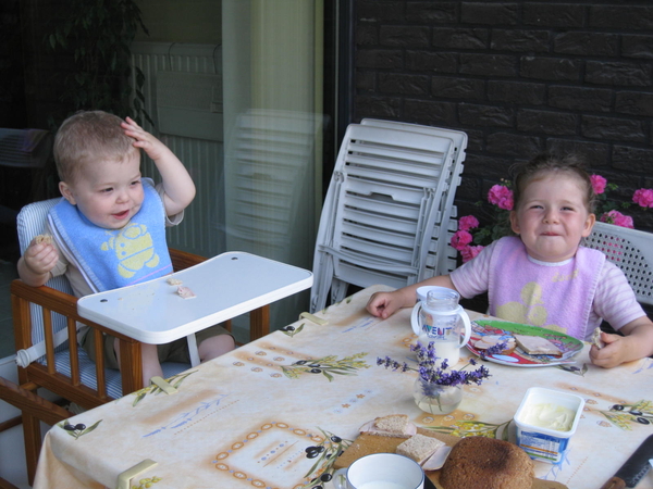 45) Kindjes eten boke op 04 juli