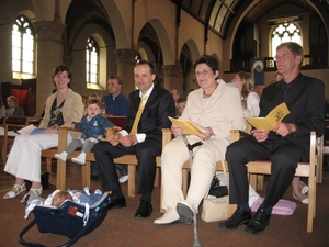 01) In de kerk op de eerste rij