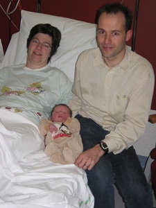 03) 2009-01-30 Ruben bij mama en papa in bed