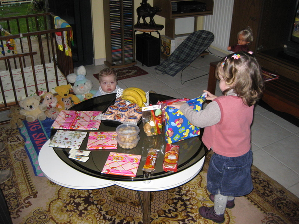 01) Jana & Ruben bij sinterklaasgeschenkjes '09