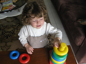 08) Jana spelend met ringen