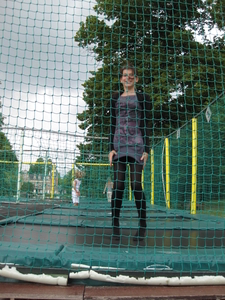 04) Sarah op de trampoline