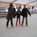 04) Veerle & Sarah met peter op ijspiste Halle