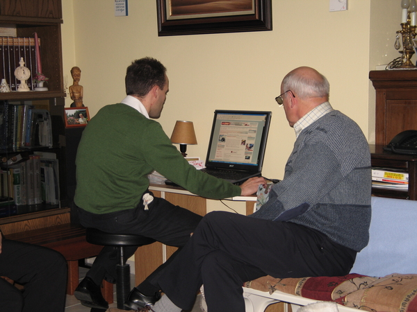 05) 2008-12-25 Gert en Pepee aan de computer