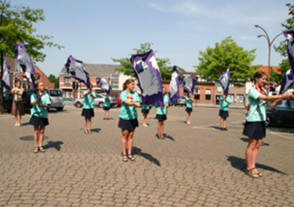 19) Jeugdbeweging met wimpels