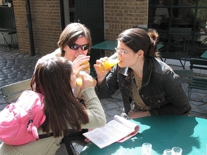 09) Marijke Veerle & Sarah hebben dorst