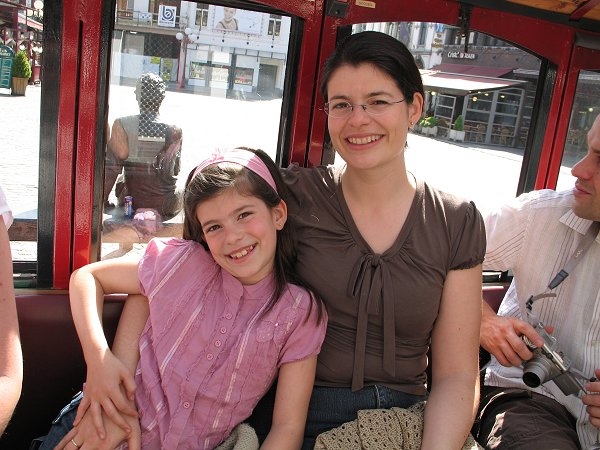 35) Veerle & Sarah in de tram