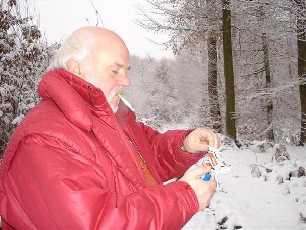 20051127 10u17 Gaichel luc maakt vuur in het bos 034