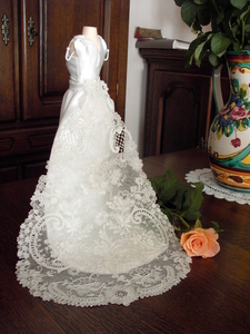 kleedje in naaldkant