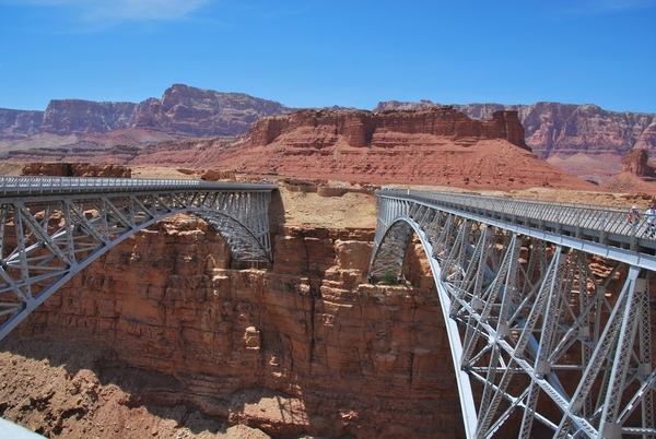 Oude en nieuwe brug over Colorado river