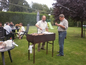 Onze chef kok Opa sepke  en oekedoeleke kijkt toe