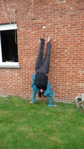 handjestand ook proberen ? Angela dochter lady07