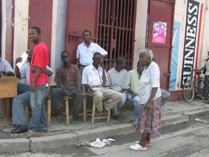 Cap Hatien : babbeltje op straat