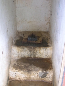 Akil Samdi : dorpsschool - toilet