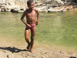 Akil Samdi : zwemmen in de rivier - Nelson