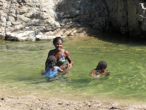 Akil Samdi : zwemmen in de rivier