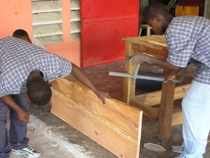 Port-au-Pr.. : Salesianen - techn.school straatjeugd