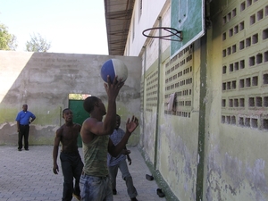 Port-au-Pr.. : Salesianen - techn.school straatjeugd - sport