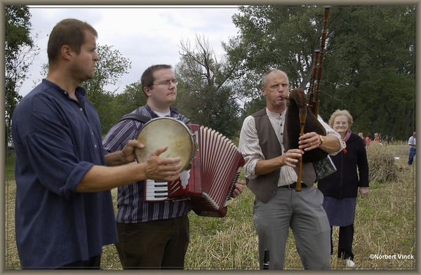 sized_sized_DSC31545a er wordtt een liedekien gespeeld